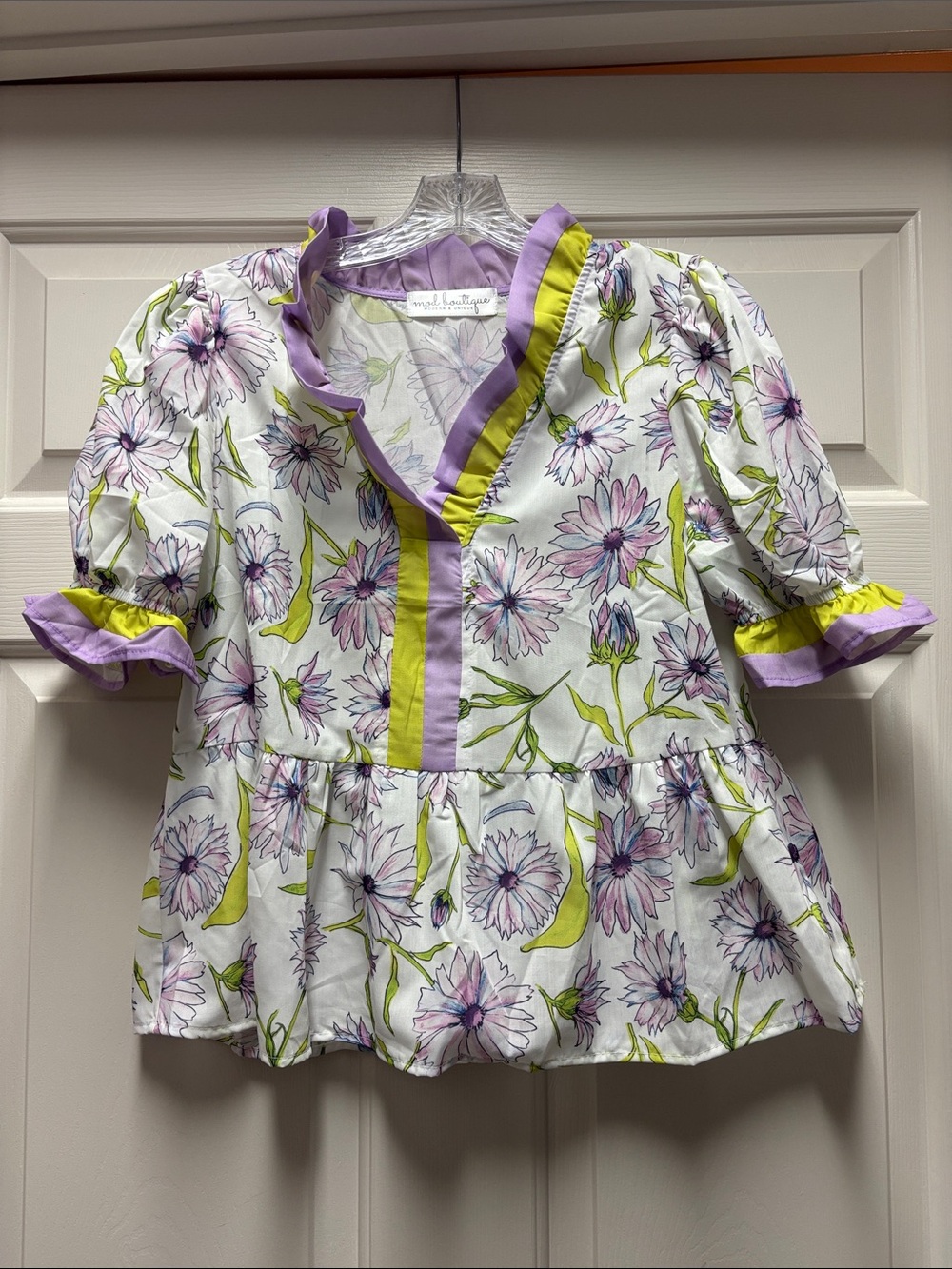 NWT Mod Boutique White Floral Peplum Blouse  Lavender Lime puff sleeve